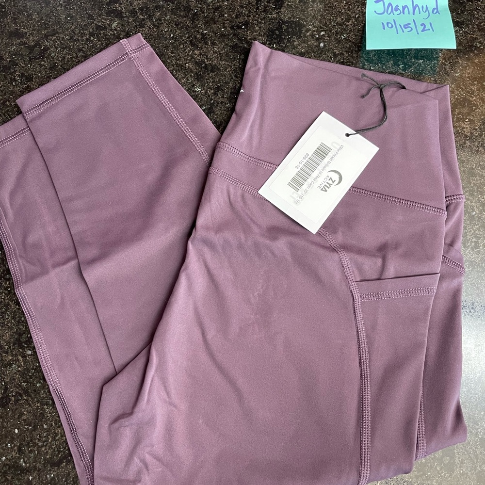 Zyia high rise capris
